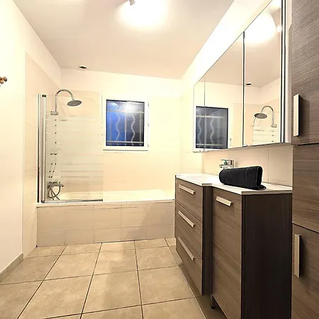 Le Parc Jean Edouard - Avec Jacuzzi Prive - Superbe 4 - 9 Couchages - 6 Lits - Cheminee Electrique - Parking - Climatisation Reversible- Terrasse Ombragee Et Grand Jardin Σπίτι διακοπών *