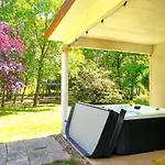 Le Parc Jean Edouard - Avec Jacuzzi Prive - Superbe 4 - 9 Couchages - 6 Lits - Cheminee Electrique - Parking - Climatisation Reversible- Terrasse Ombragee Et Grand Jardin Nyaraló *