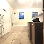 Le Parc Jean Edouard - Avec Jacuzzi Prive - Superbe 4 - 9 Couchages - 6 Lits - Cheminee Electrique - Parking - Climatisation Reversible- Terrasse Ombragee Et Grand Jardin Montech