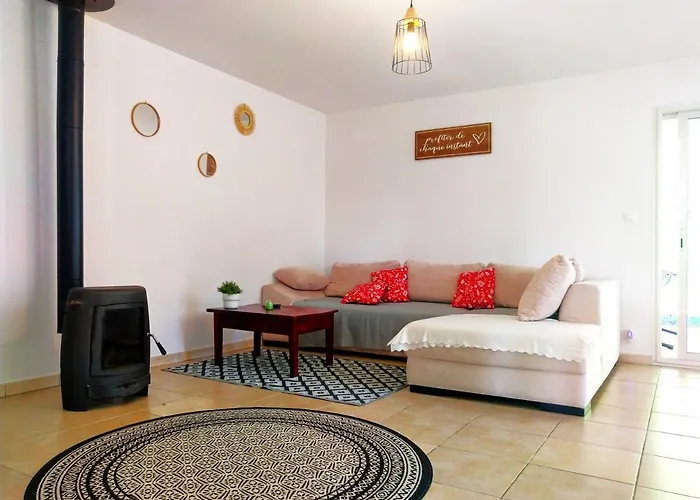 Semesterbostad Le Parc Jean Edouard - Avec Jacuzzi Prive - Superbe 4 - 9 Couchages - 6 Lits - Poele - Parking - Climatisation Reversible- Terrasse Ombragee Et Grand Jardin