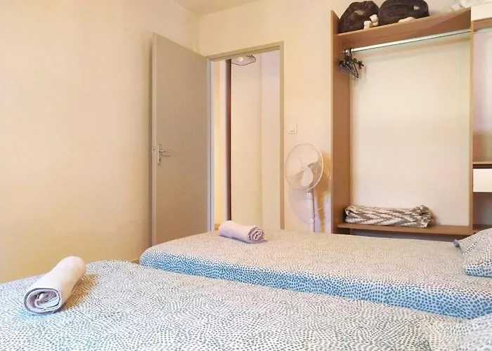 Le Parc Jean Edouard - Avec Jacuzzi Prive - Superbe 4 - 9 Couchages - 6 Lits - Poele - Parking - Climatisation Reversible- Terrasse Ombragee Et Grand Jardin *