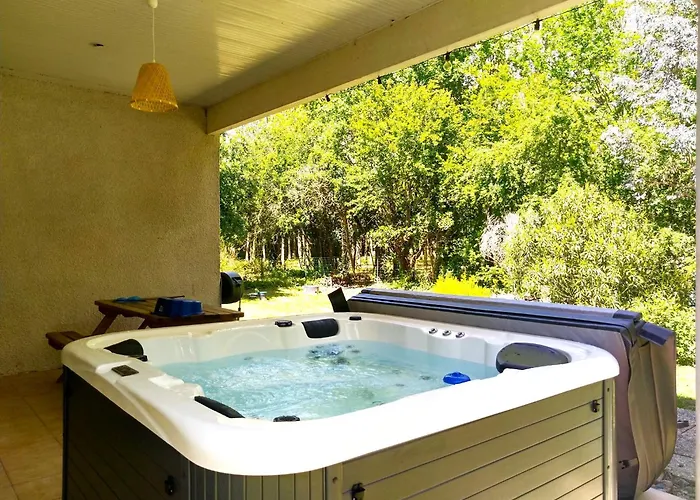 Le Parc Jean Edouard - Avec Jacuzzi Prive - Superbe 4 - 9 Couchages - 6 Lits - Poele - Parking - Climatisation Reversible- Terrasse Ombragee Et Grand Jardin *