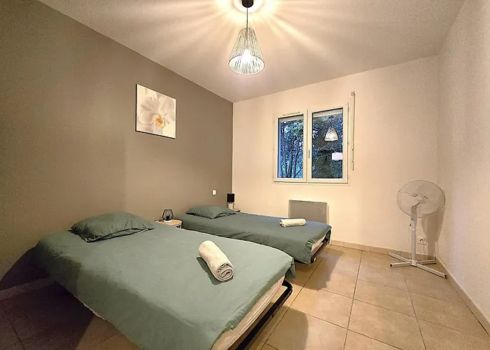 Le Parc Jean Edouard - Avec Jacuzzi Prive - Superbe 4 - 9 Couchages - 6 Lits - Poele - Parking - Climatisation Reversible- Terrasse Ombragee Et Grand Jardin *