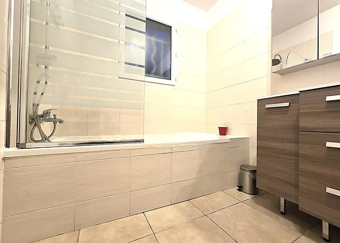 Le Parc Jean Edouard - Avec Jacuzzi Prive - Superbe 4 - 9 Couchages - 6 Lits - Poele - Parking - Climatisation Reversible- Terrasse Ombragee Et Grand Jardin بيت للعطل