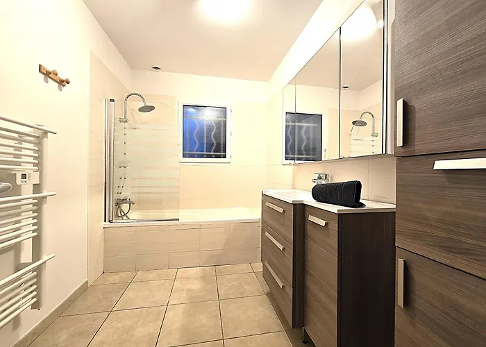 Le Parc Jean Edouard - Avec Jacuzzi Prive - Superbe 4 - 9 Couchages - 6 Lits - Poele - Parking - Climatisation Reversible- Terrasse Ombragee Et Grand Jardin بيت للعطل *