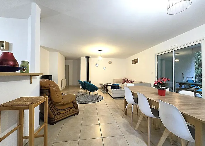 Semesterbostad Le Parc Jean Edouard - Avec Jacuzzi Prive - Superbe 4 - 9 Couchages - 6 Lits - Poele - Parking - Climatisation Reversible- Terrasse Ombragee Et Grand Jardin *