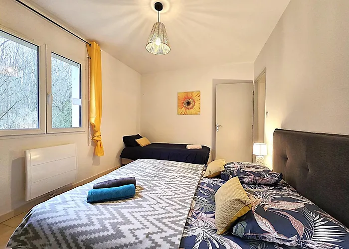 Semesterbostad Le Parc Jean Edouard - Avec Jacuzzi Prive - Superbe 4 - 9 Couchages - 6 Lits - Poele - Parking - Climatisation Reversible- Terrasse Ombragee Et Grand Jardin